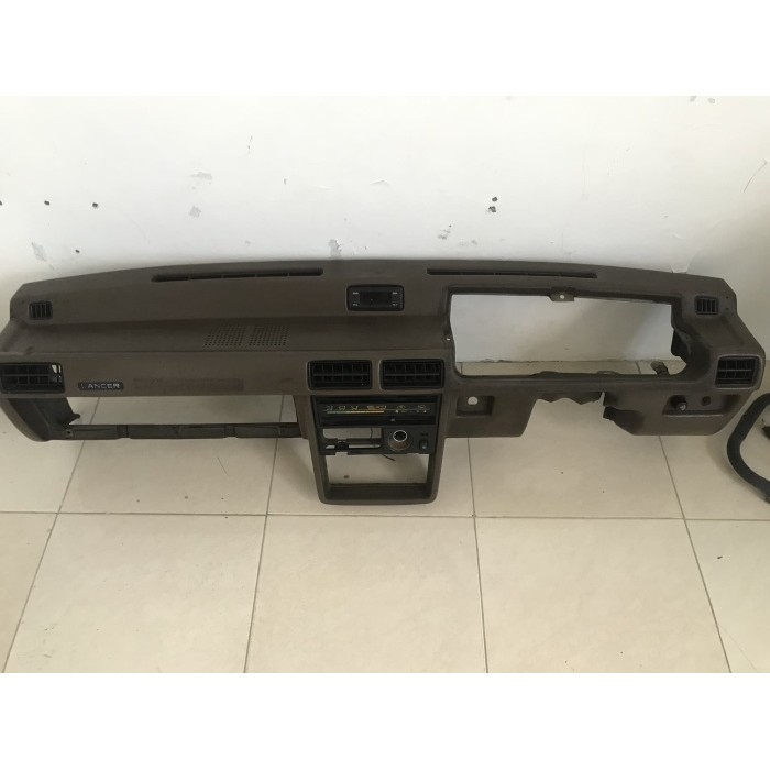 Dasbor mitsubishi lancer sl