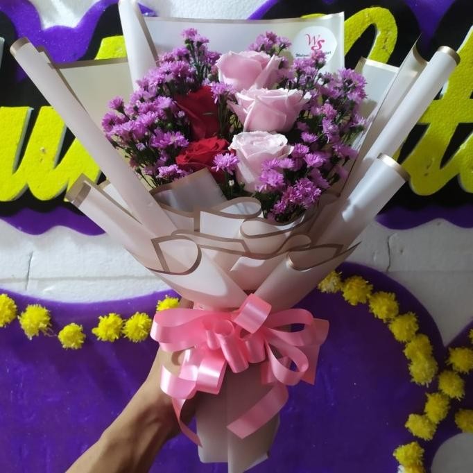 Siap Kirim buket wisuda | mawar merah dan pink | bunga hidup