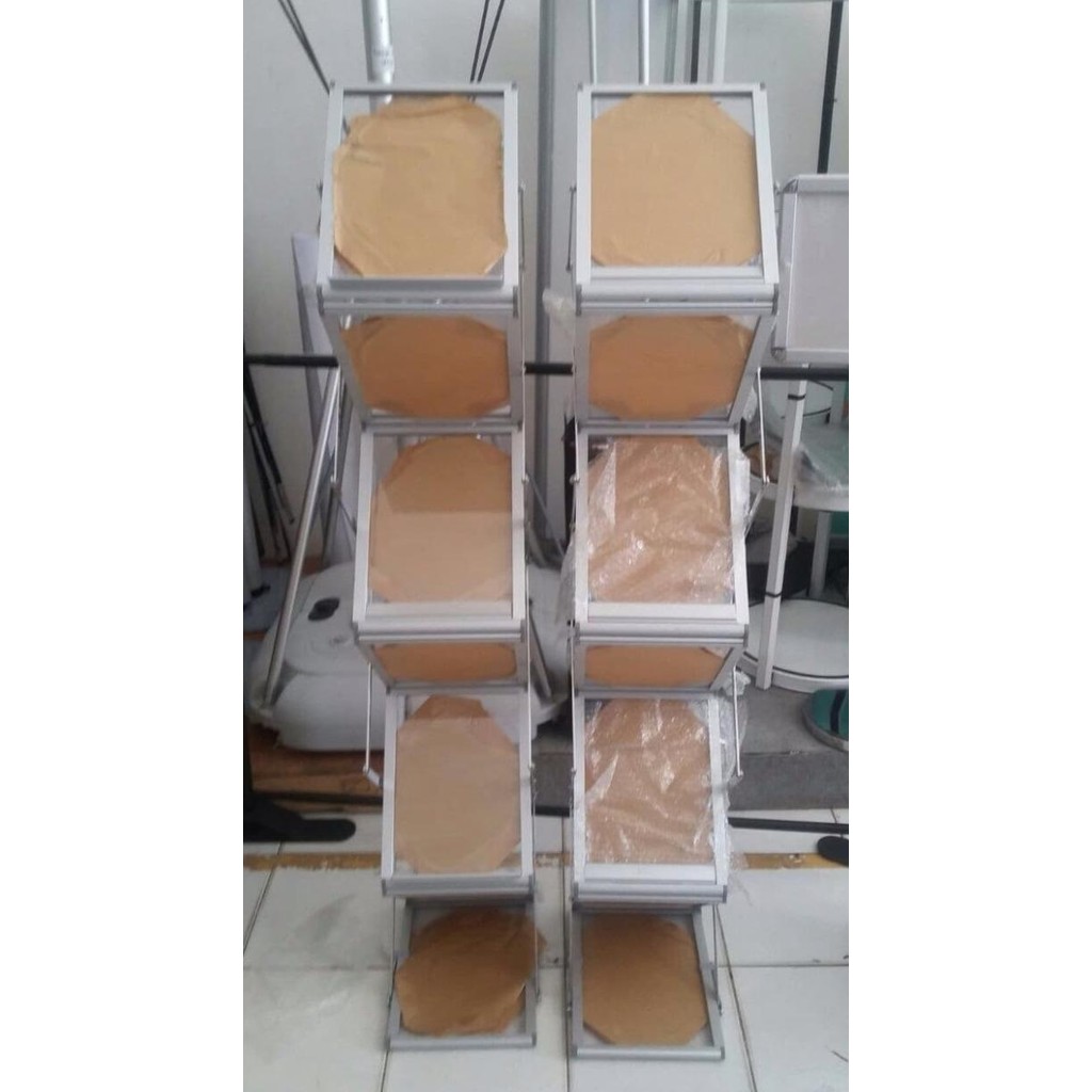 

Rak Brosur Akrilik List Abu Abu