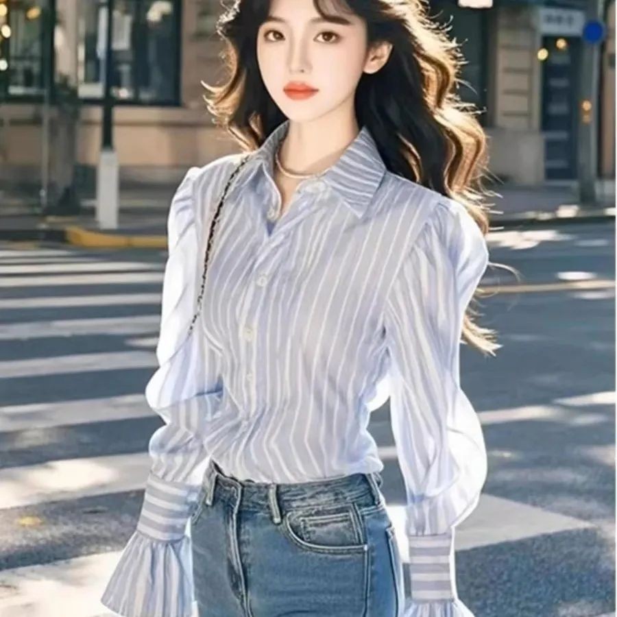 Kemeja Kerah Lipat Bergaris Biru Tinggi untuk Wanita