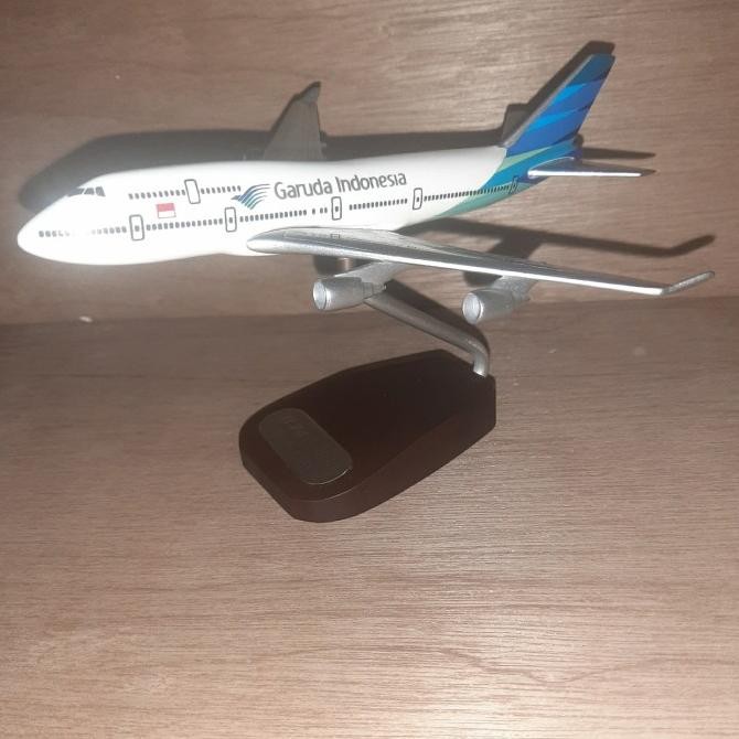 Miniatur Pesawat Garuda Indonesia Boeing 747 400 1:400