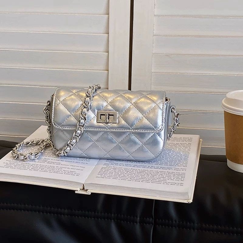 Tas Wanita Kecil Gaya Chanel Tas Mini Rantai Baru Musim Panas Serbaguna Tas Selempang Perak