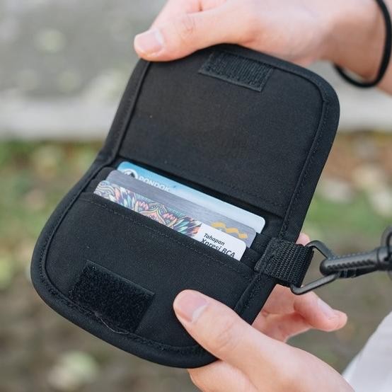 

g-24 Wanderlust Hanging Lanyard Wallet Gantungan ID Card Bolza Original