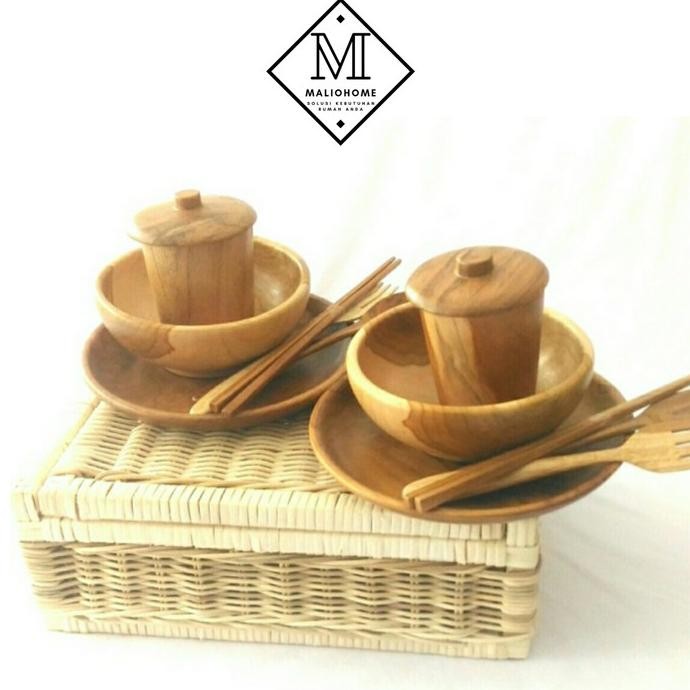

Hampers Set Alat Makan Kayu Jati Kado Pernikahan Box Rotan LAT