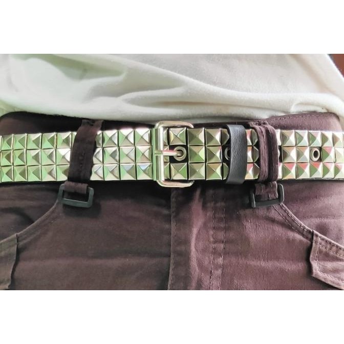 (Good) GESPER PUNK SPIKE PYRAMID