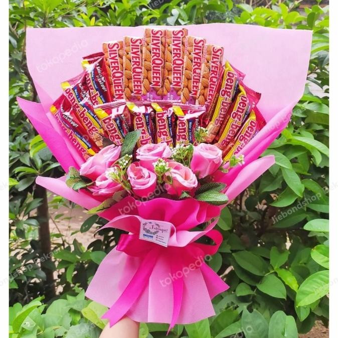 

BUKET SILVERQUEEN BENGBENG BUNGA MEWAH/ULTAH/SIDANG/WISUDA/ANNIVERSARY Terlaris