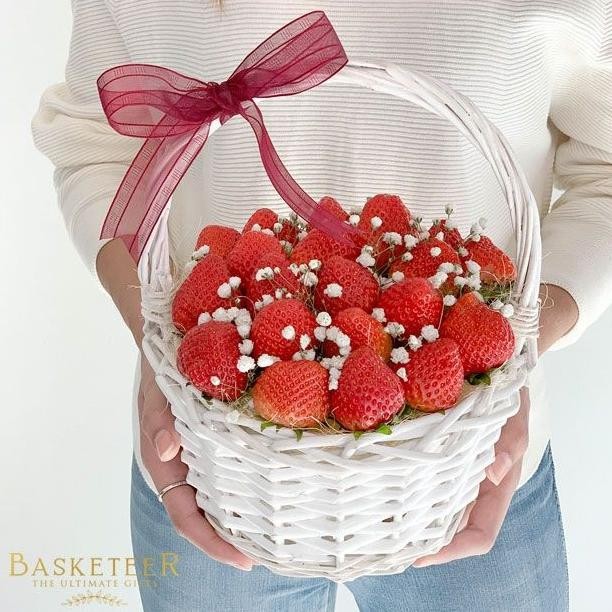 

The Hanna Florist - Strawberry Box Terlaris