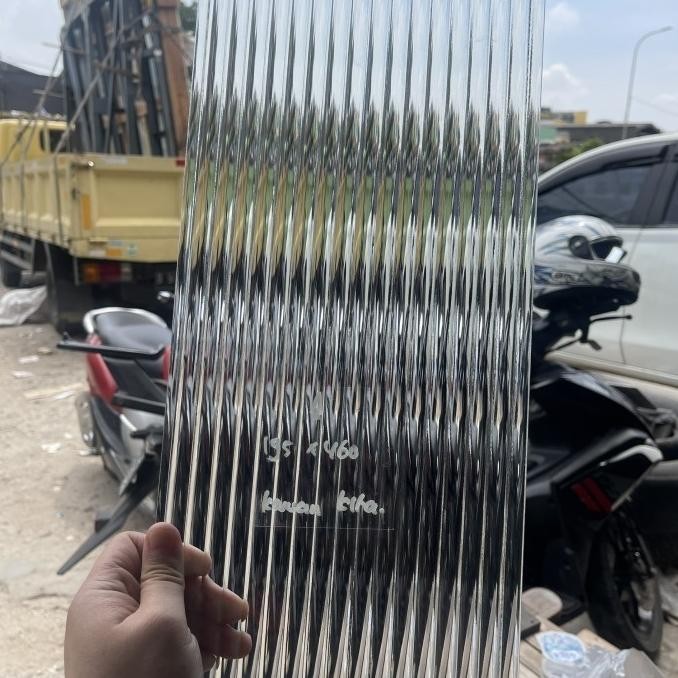 Kaca moru es motif tebal 5 mm kaca moru motif garis-garis