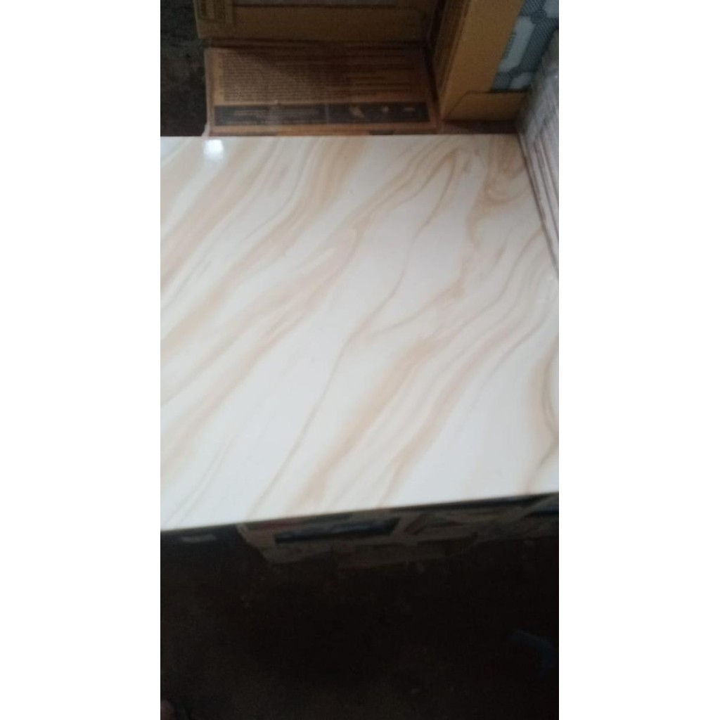 keramik 40x40 mulia motif palas beige/ kramik lantai / kramik mulia H32