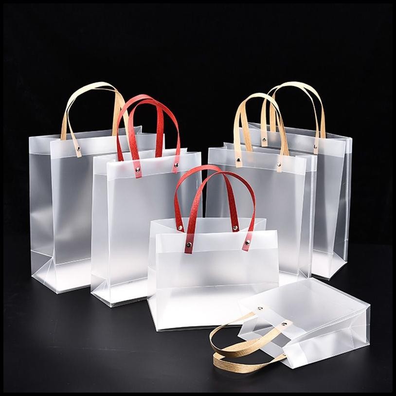 

Ready (10Pcs) Ukuran 23X13X20 Tas Mika Pvc Doff Transparan Gagang Gepeng Merah / Tas Souvenir Goodie Bag Ulang Tahun Lebaran Imlek Natal Premium {Terlaris|Best Seller}
