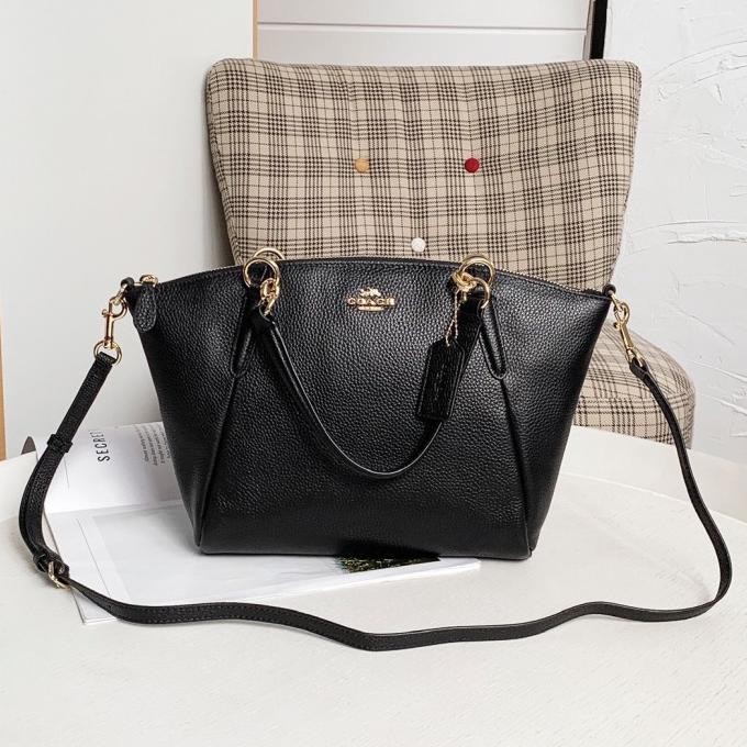 Sale Kelsey Satchel In Pebble Leather Black F36675