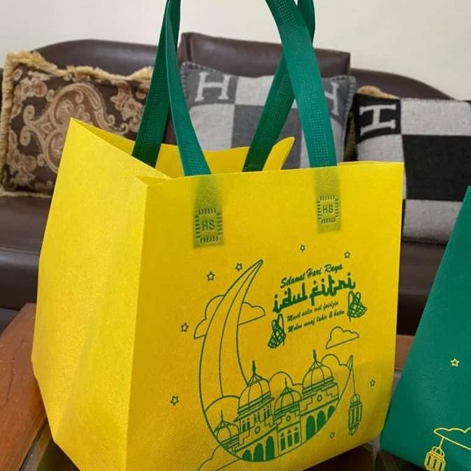 

tas spunbond lebaran nasi kotak buat ukuran 23&25 isi 12 pcs terlaris murah