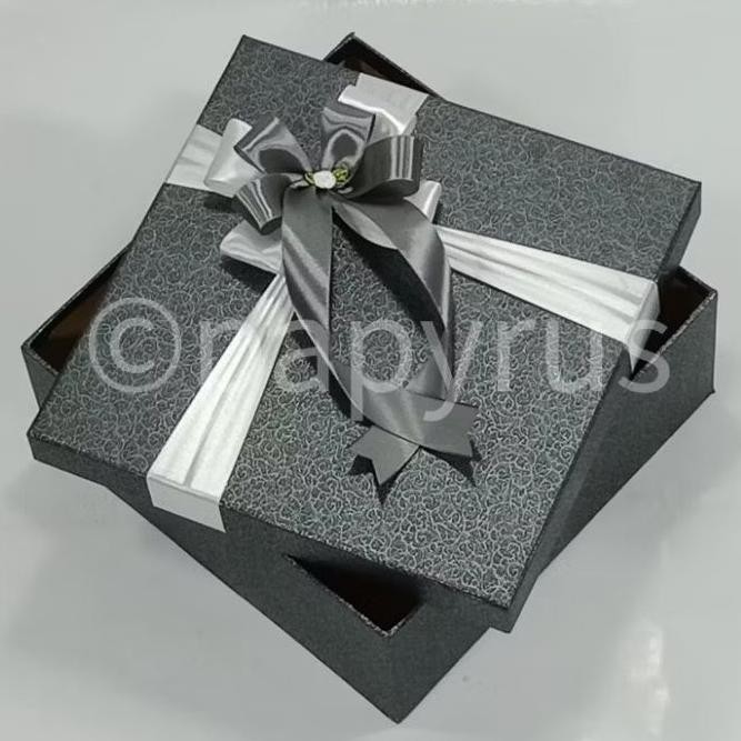 

Papyrus 25x25 Tinggi 10cm Kotak Kado Gift Box V2 murah