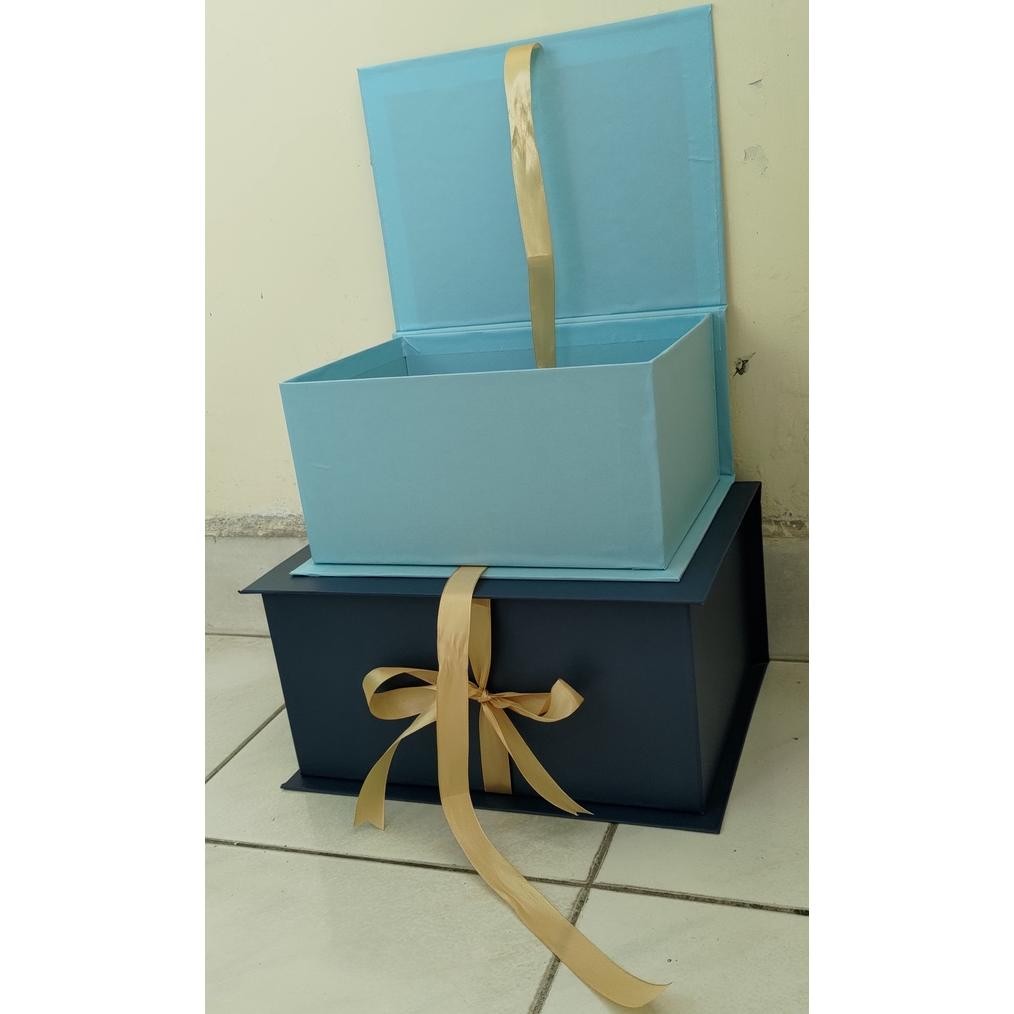 

Gift Box Size M Persegi 24x24x12cm / Kotak Kado / Bloom Box / Box Hampers