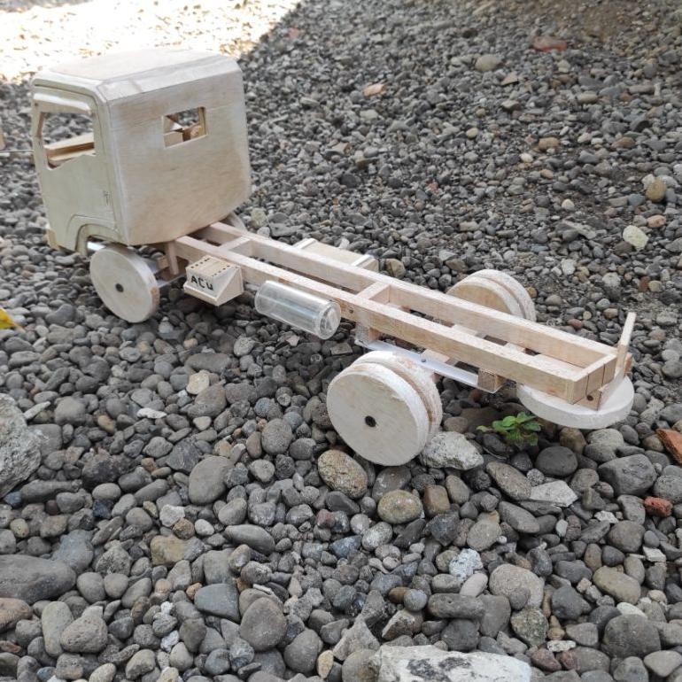 Miniatur Truk Oleng Model Giga Masih Mentahan Kabin Jungkit