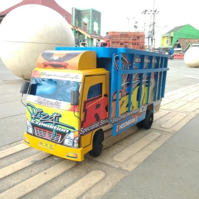 Mainan mobil truk kayu miniatur truck oleng mobilan anak + foto stiker