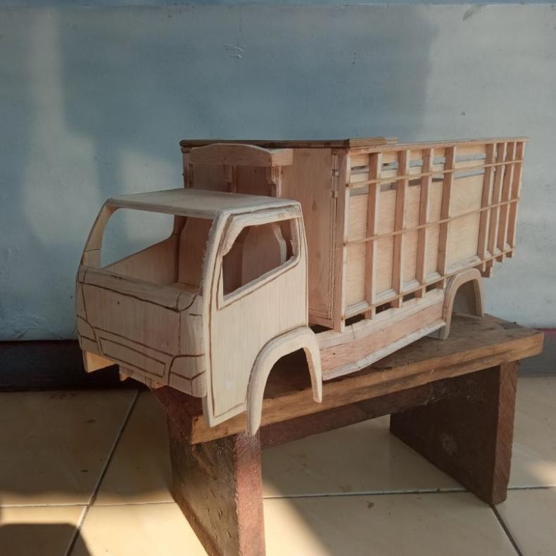 Miniatur truk oleng | mentahan miniatur truk oleng skala 14 canter