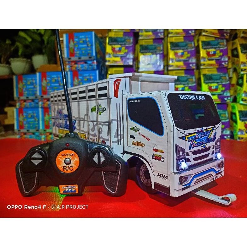 miniatur truck oleng remote control (RC) baterai cas
