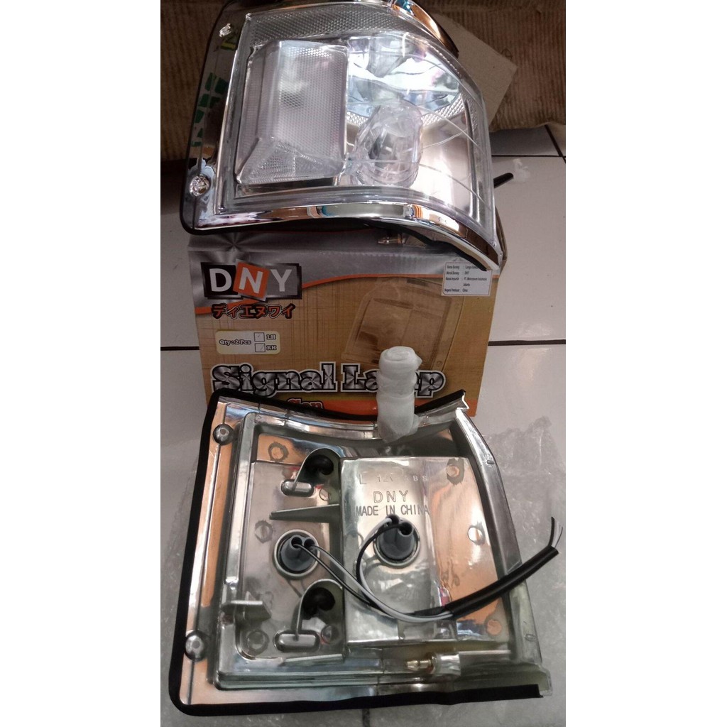 lampu sen Assy kijang grand kristal merk  dny