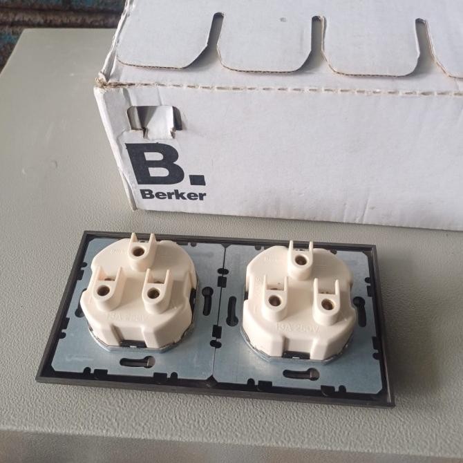 Spesial Berker Stop Kontak Universal 2 Gang Berker