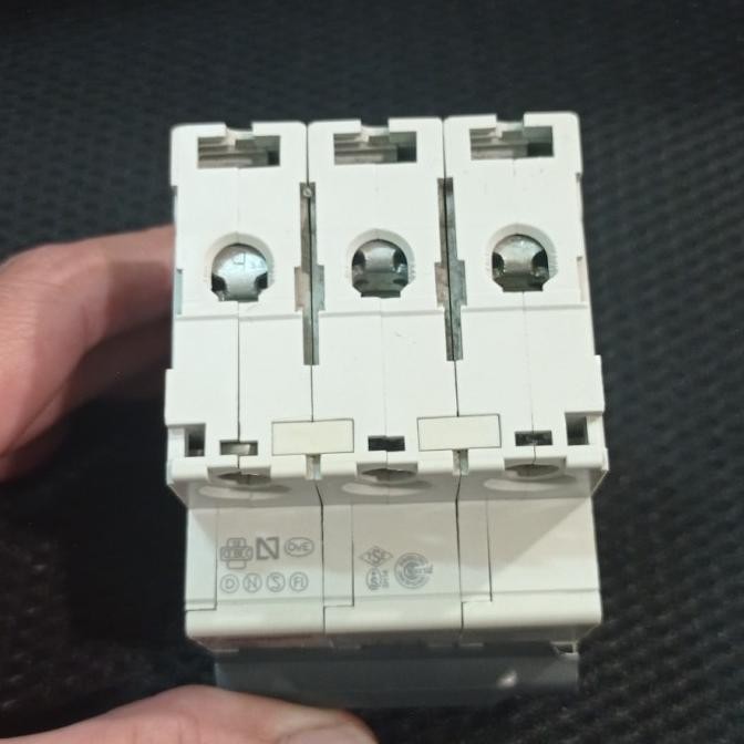 Miliki Mcb Merlin Gerin Schneider C60N 3Phase 10A 3P C10 6Ka