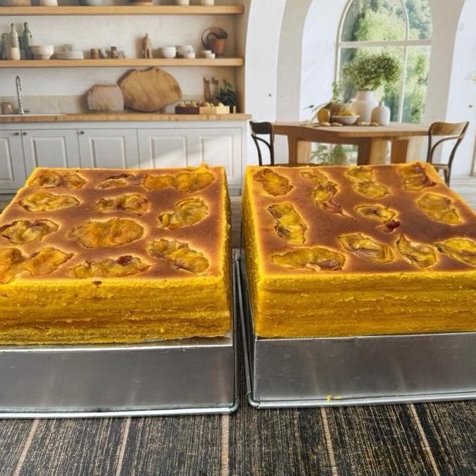 

Kue Lapis legit CEMPEDAK PREMIUM 1 loyang 20x20cm lapis premium daging cempedak asli Food