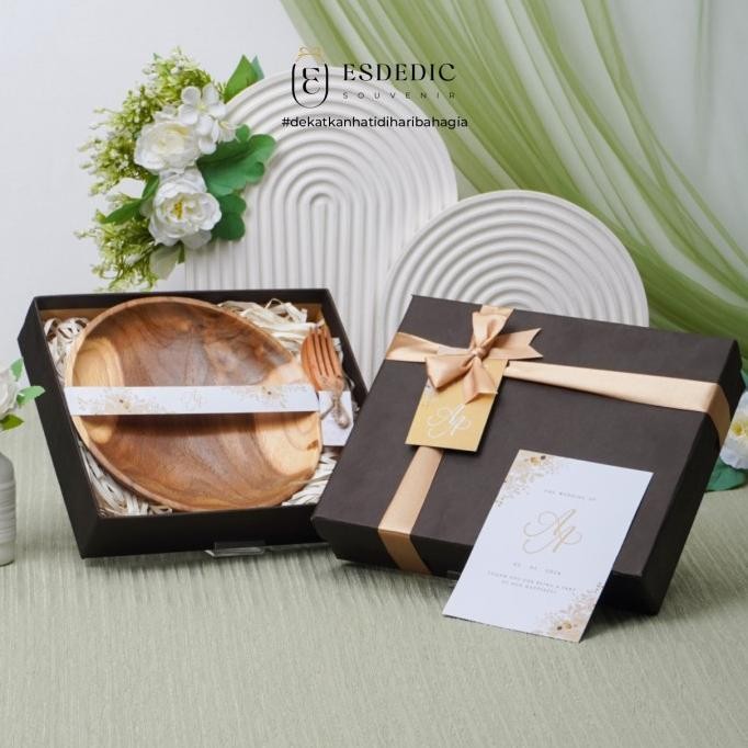 

Dekayu Hampers Kayu Palma | Graduation Gift | Souvenir Pernikahan