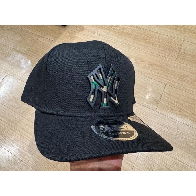 Topi New Era 9Fifty Original Fit Pre-Curved New York Yankees Infill Metal Black Snapback 100% Origin