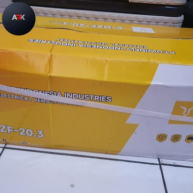 TERBARU - Aki Uwinfly 6Dzf 20.3 1Set isi 6PCS