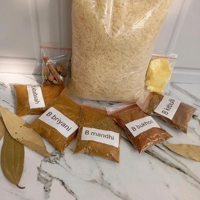 

Beras basmati 1 kg plus bumbu arabian dan rempah Rice