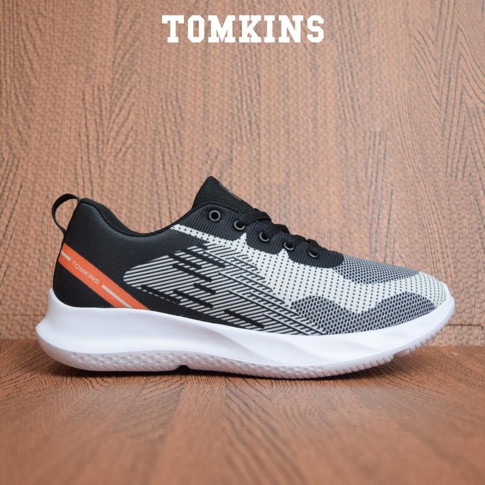 TOMKINS Detour Alpha - Putih Sepatu Olahraga