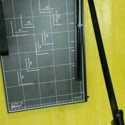 

Alat Pemotong Eta R Cutter Uuran F4 Mer Gin