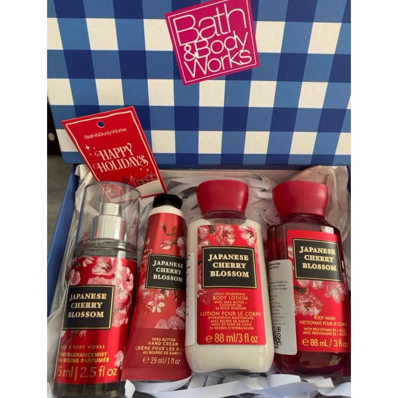 

Hampers Bath And Body Works (Bbw) For Christmas/New Year/Birthday/Seserahan/Sinchia/Lebaran Me21 Normal Skin (Baru)