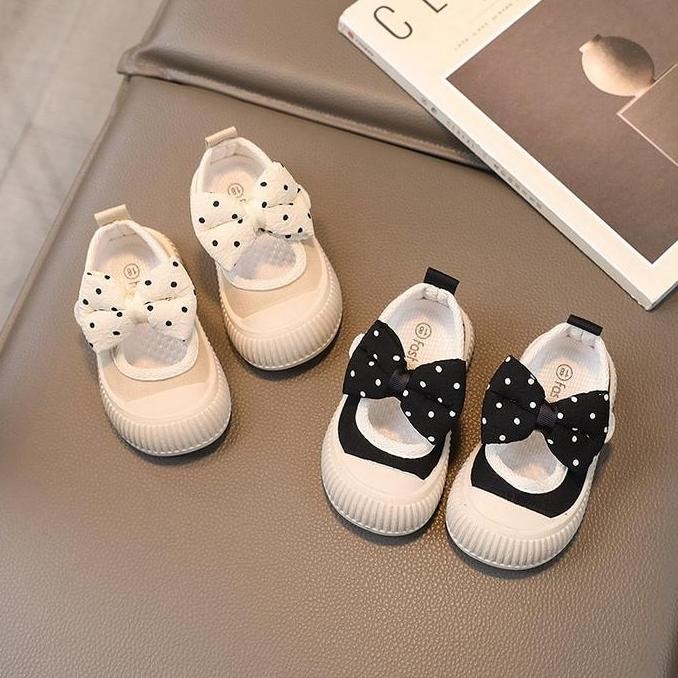 Grosir Sepatu Bayi Perempuan Lucu Sepatu Anak Flat Kode D18/ Sepatu Anak Fashionable Kekinian