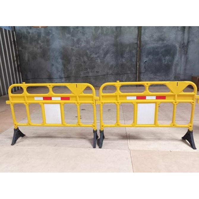 

Road Barrier Pembatas Jalan Expandable Barrier Plastic Kualitas Original