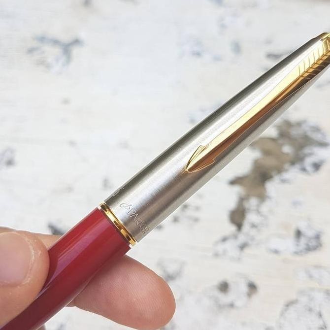 

Parker 45 Limited Edition Gold Trim Red Rollerball Kualitas Original