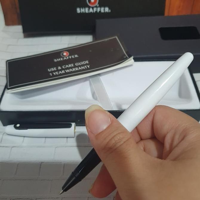 

Pulpen Sheaffer VFM Putih Glossy klip hitam Roller Ball Free Grafir Nm Kualitas Original