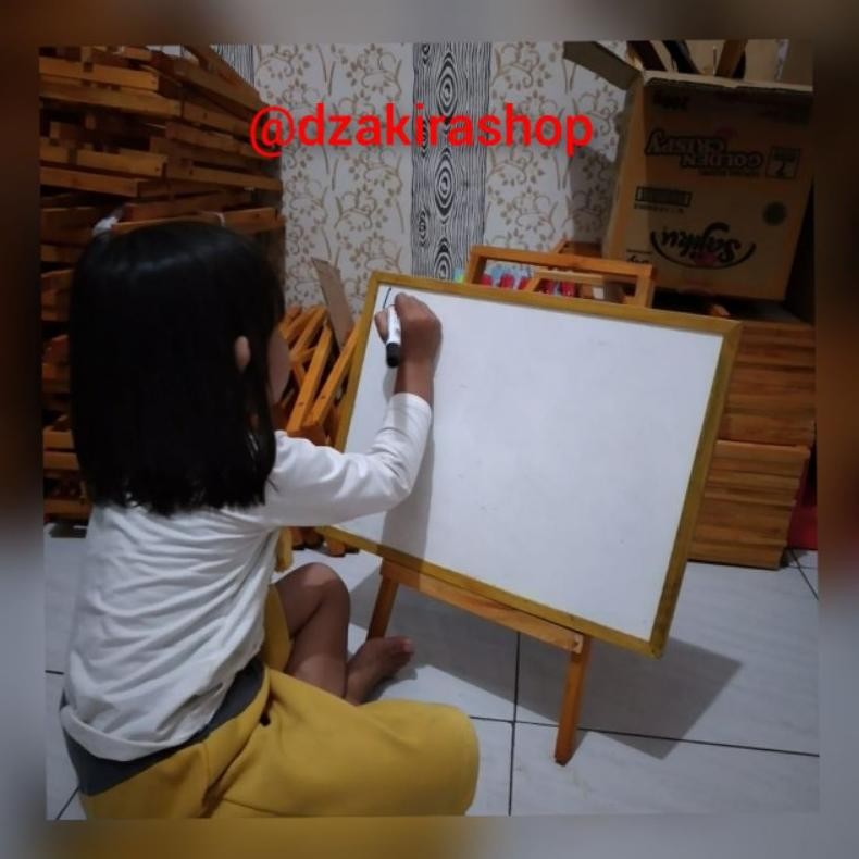 

1 Paket Papan Tulis Anak / Whiteboard Udh Free Spidol Dan Penghapus