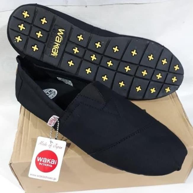 sepatu slip on pria WAKAI hitam original