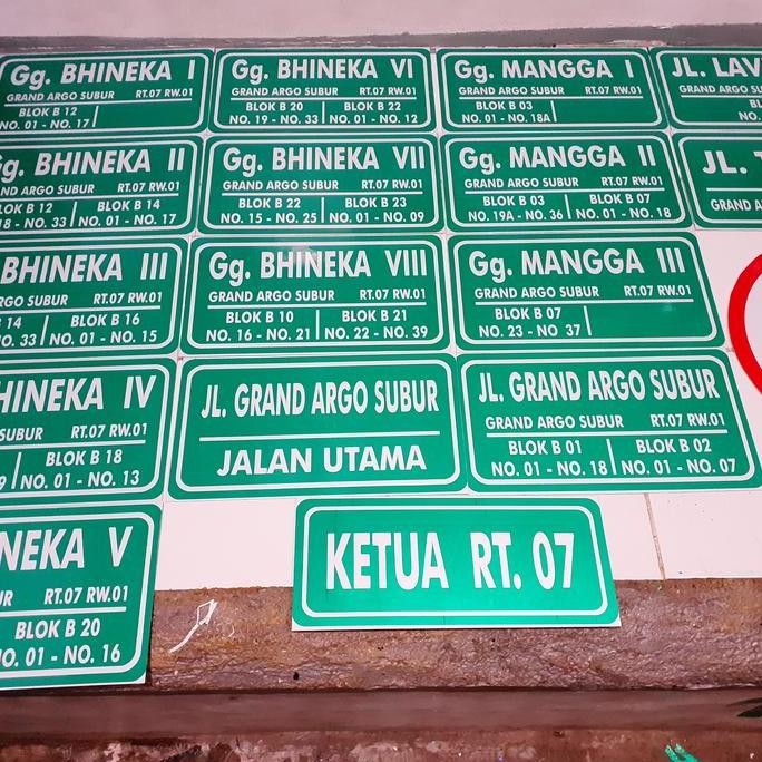 

Globalindo Plang Nama Jalan Perumahan Aluminium 1mm Reflektif Full Schotlite Anti Gores Customizable Size