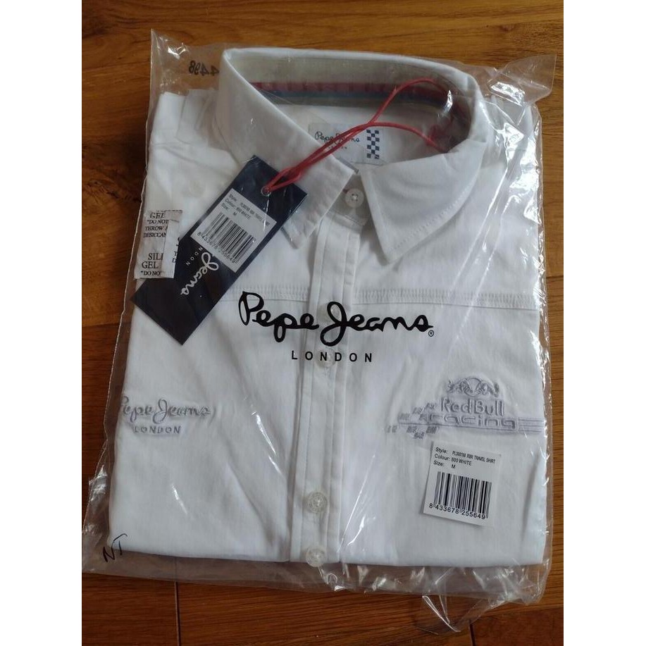 Red Bull Racing F1 RARE Team Issue White Travel Shirt Pepe. Kemeja Pria Formula 1