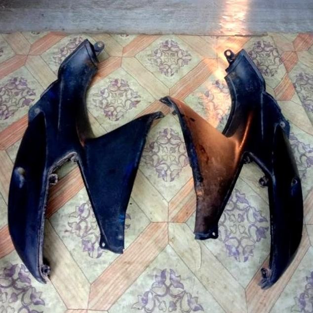 Sparepart dan Aksesoris kendaraan  Cover tengki sambungan body belakang Suzuki Tornado.  Original. B