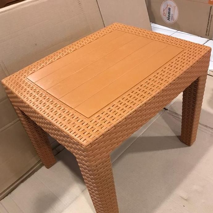 Meja Plastik Motif Rotan Tabitha