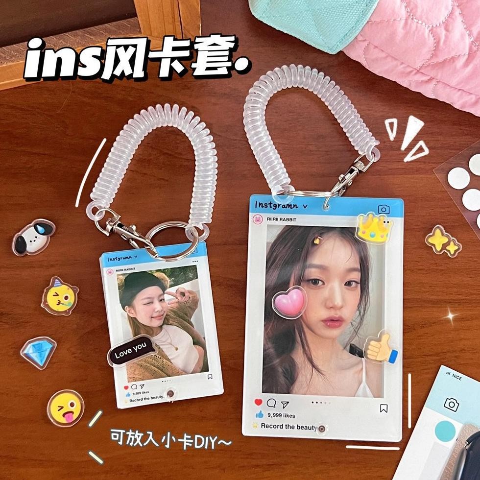 

Photo Card Holder Acrylic Ada Tali Spring dan Emoji Lucu Gantungan Kunci K014 AST