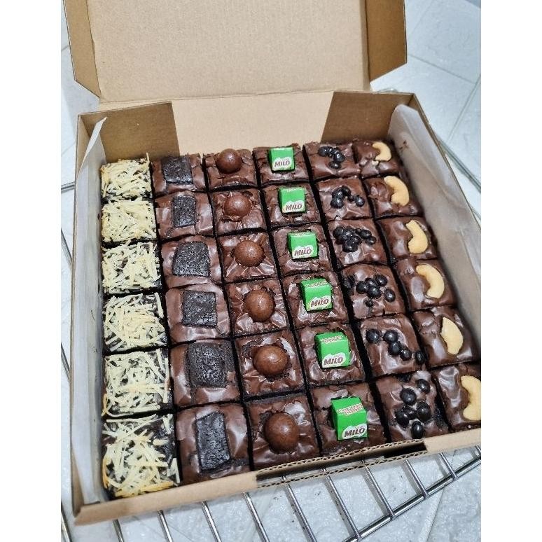 

[PROMO] Brownies Fudgy Premium "36 POTONG" Toping Mix Random