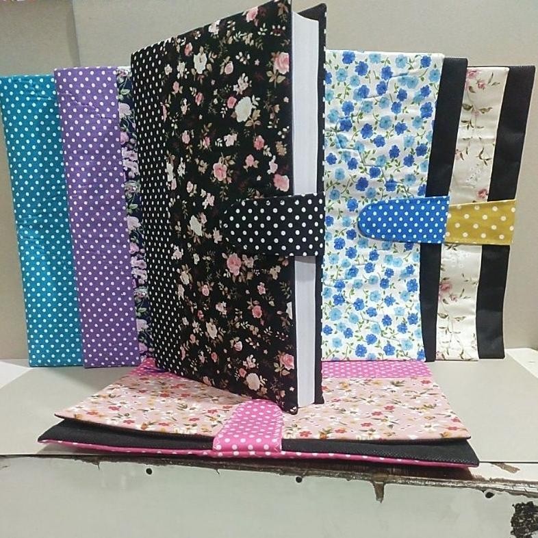 

Sampul / Cover AL-Qur'an Motif Bunga kombinasi Polkadot Ukuran B5 RB07