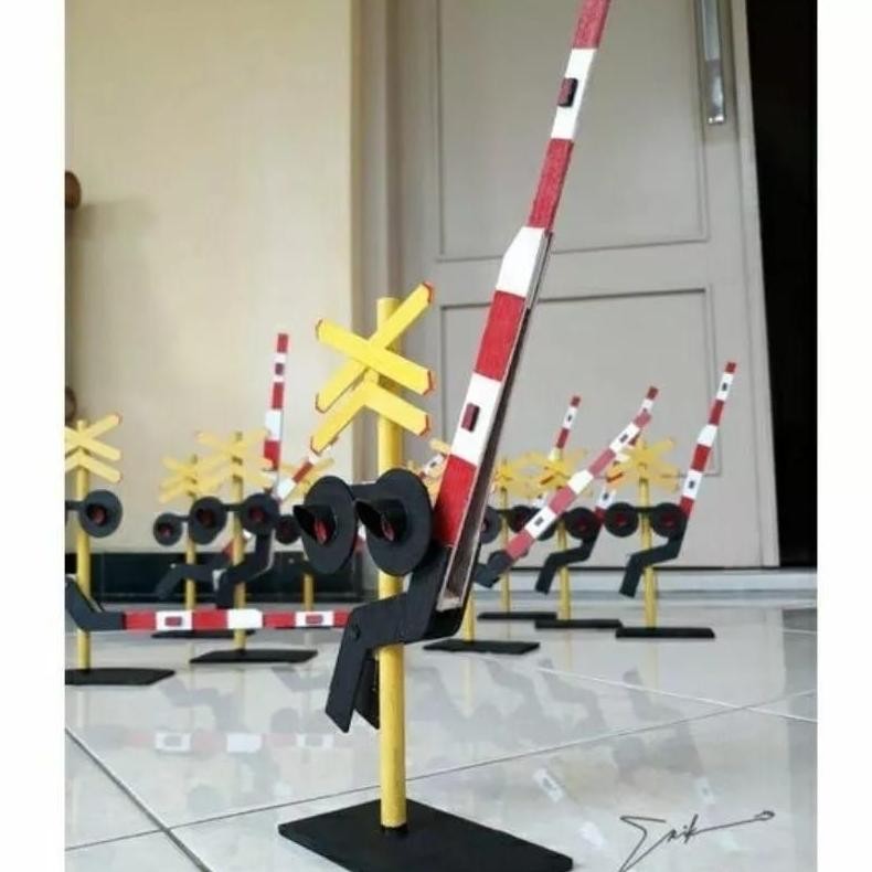 Mainan Palang Kereta Api Kayu Plastik Diskon Spesial AST