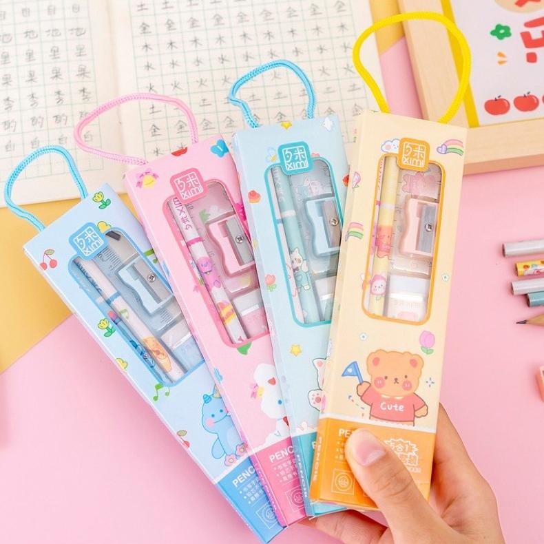 

JoeraganlapakAlat Tulis Set Karakter Pensil Penghapus Penggaris Rautan Hadiah Souvenir Kado Anak Lucu Unik Baru