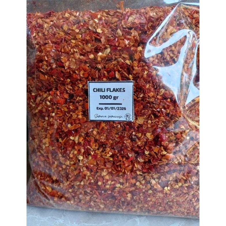 

CHILI FLAKES CABE GILING KASAR UKURAN 1 KG samara samarasa RB10
