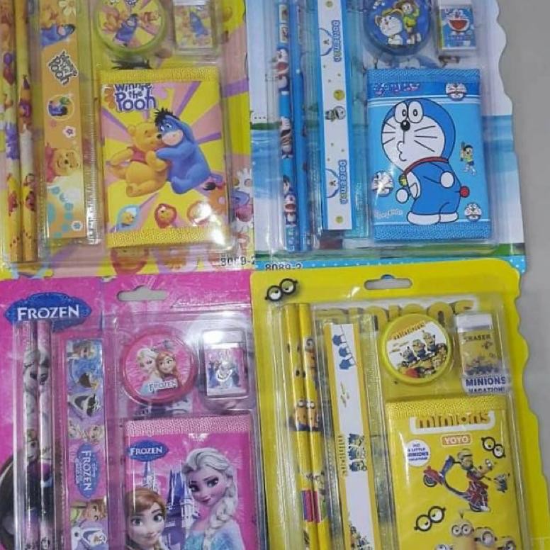 

Alat Tulis Set Anak Karakter 6 In 1 Dompet Lucu Hadiah Souvenir Pensil Rautan Penghapus Penggaris Baru